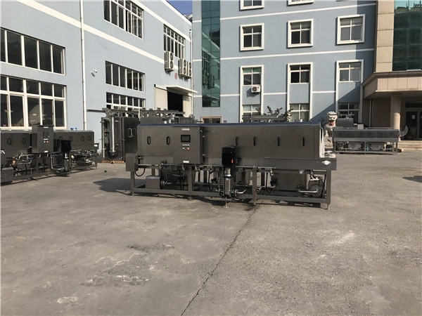 塑料筐清洗機，物料筐清洗機，周轉(zhuǎn)箱清洗機